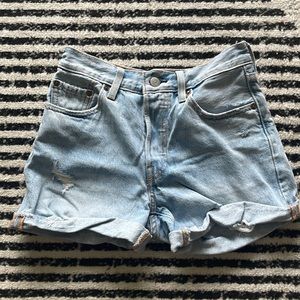 Size 24 Levi shorts